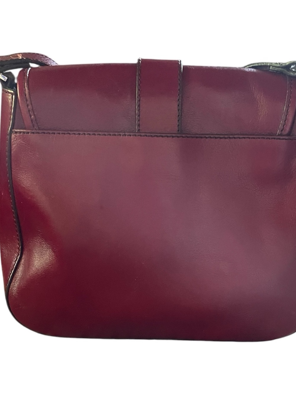 Etienne Aigner  Cherry Leather Crossbody Bag - Timeless Everyday Style - Picture 3 of 8